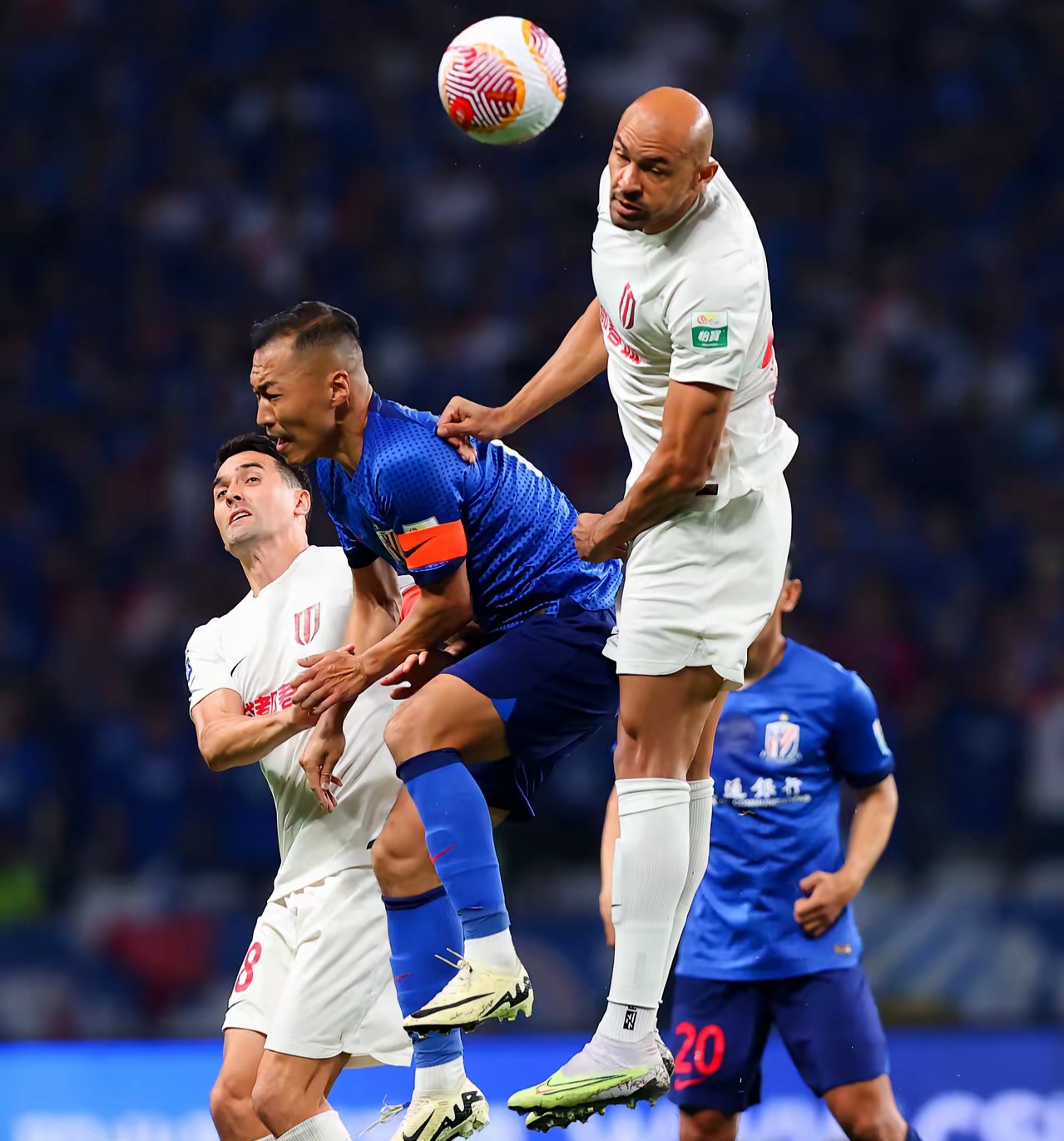 爱游戏-包含国际比赛日NBA常规赛焦点战，萨克拉门托国王远射贴柱，质疑声仍在，身体对抗强度拉满的词条